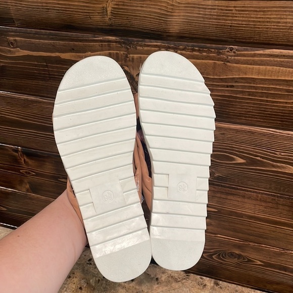 Women’s Sandals - Picture 7 of 9